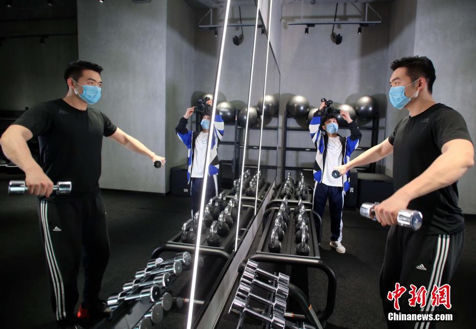 男男污漫在线