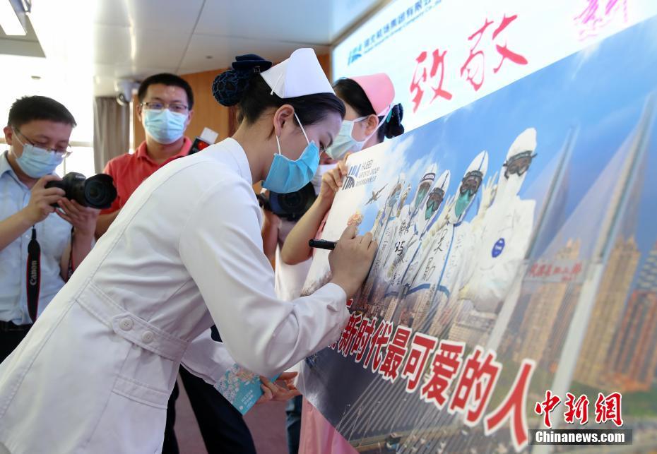 体育生白袜自慰出精