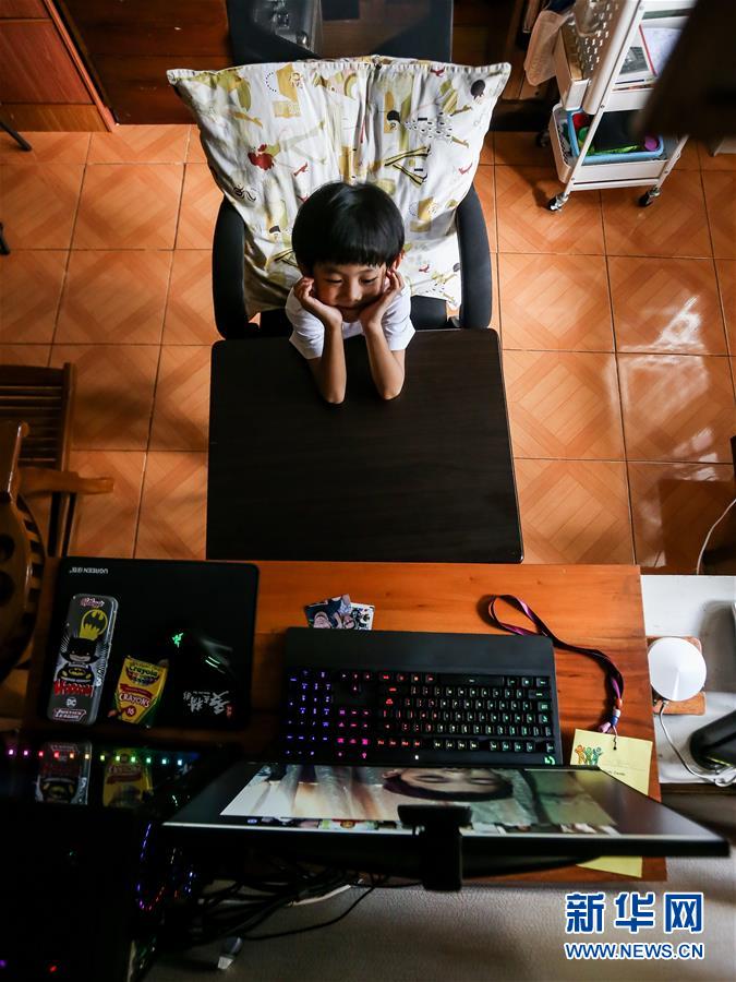 国模被摄影师啪啪呻吟