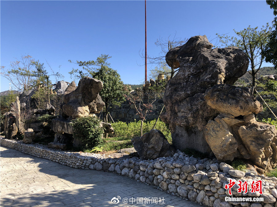 后厨美妇雪臀撞击