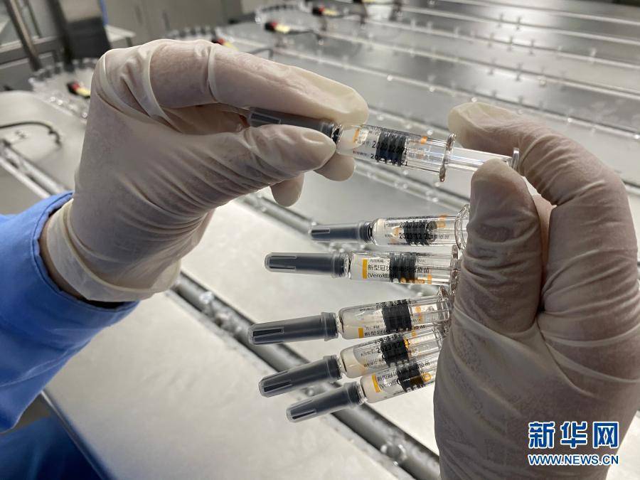 白丝美女跪着扒开 给男人玩
