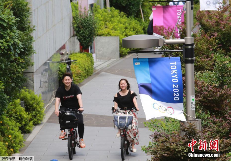 美女被黑人日的出白浆