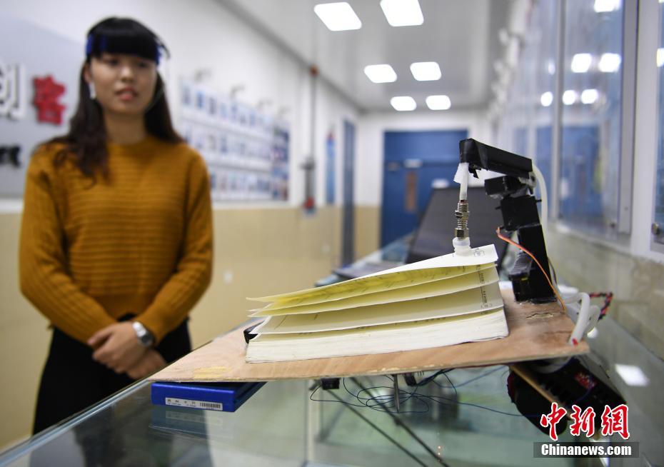 扒开美女 狂揉 真人游戏