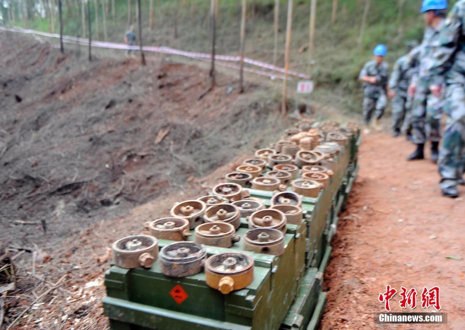 中国老头吃老头j亅巴