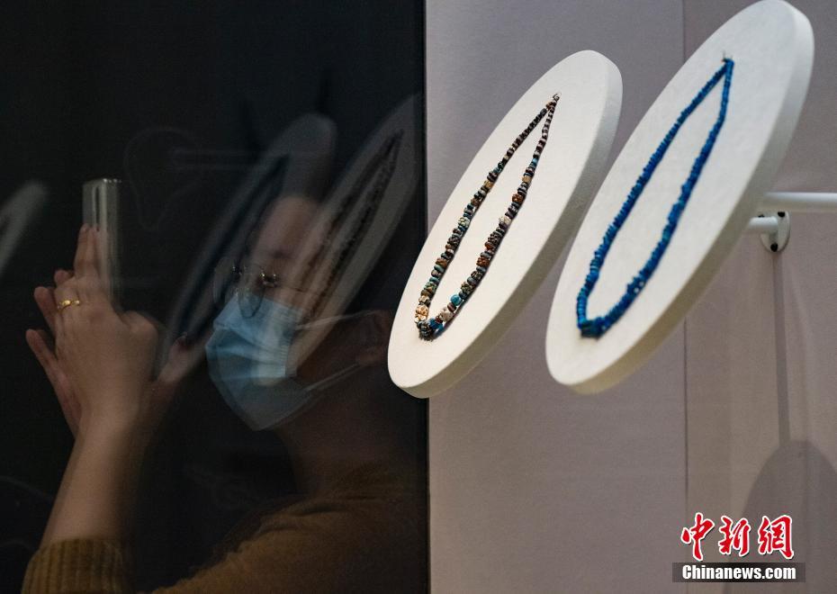 浪货趴办公桌～H揉秘书