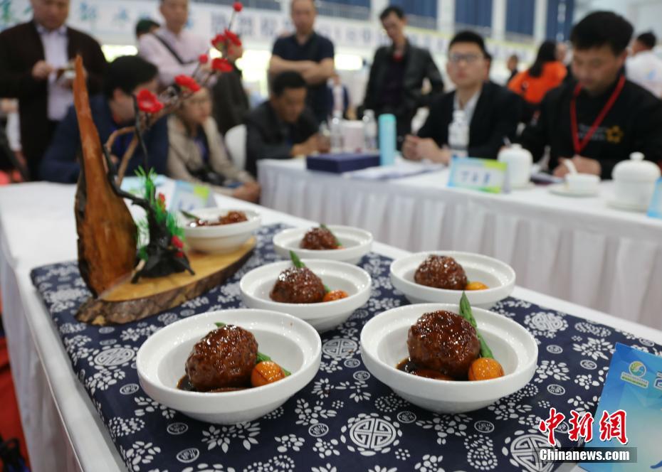 白丝校花 扒开美腿甜美游戏