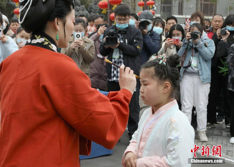 迈开腿打扑克