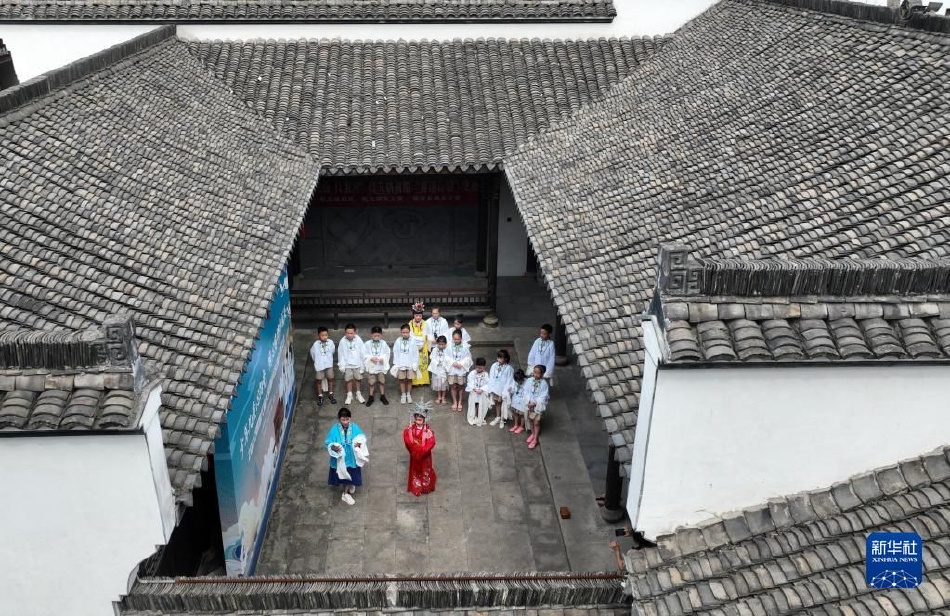 美女露出 让男生玩网站