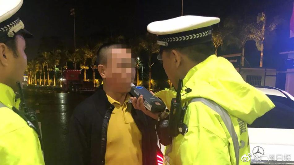小舞劈开腿被 高潮