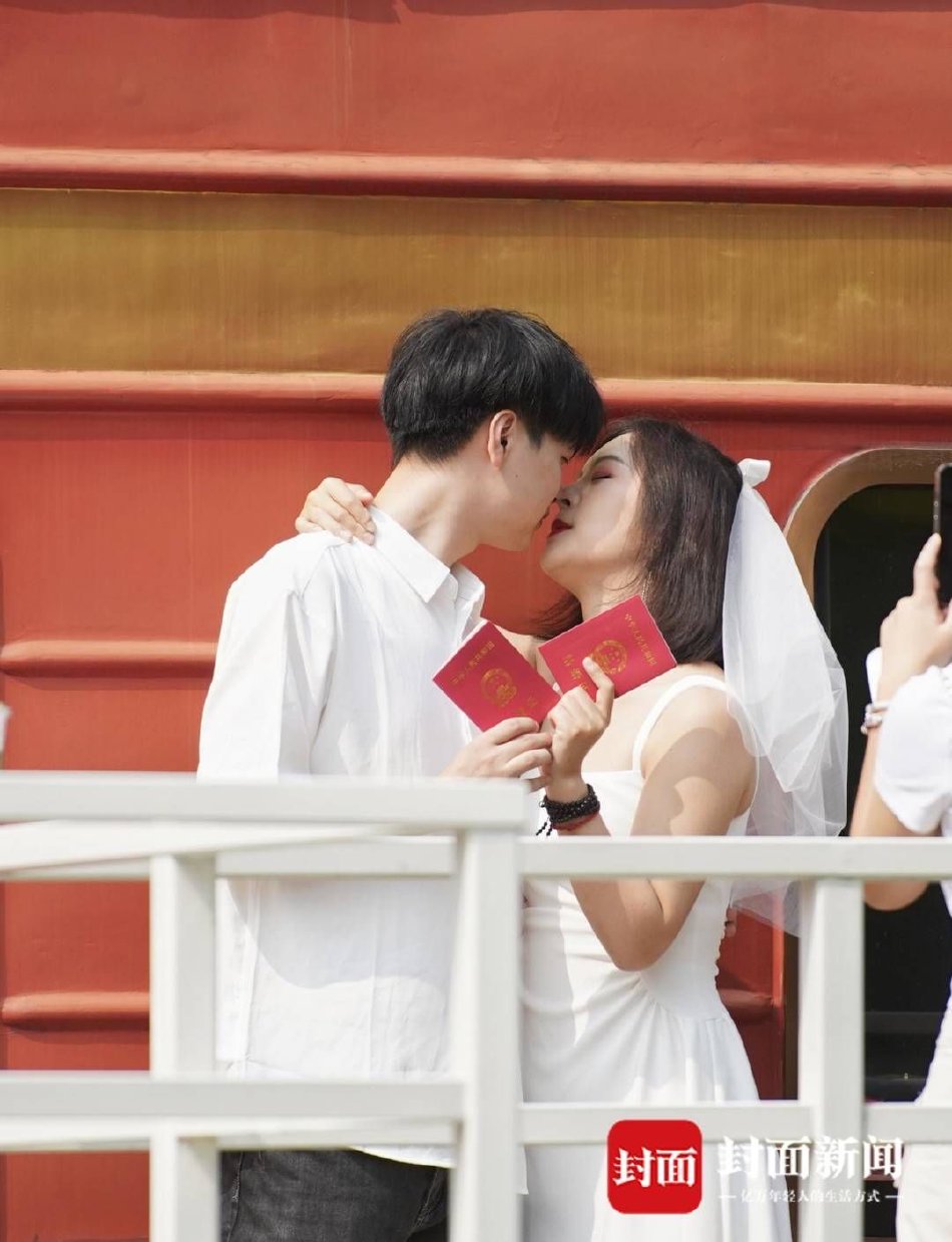 大胸美女无码