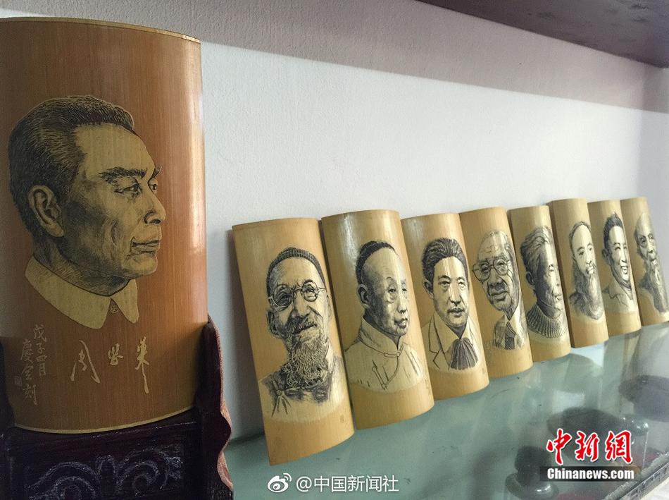 扒开私密部位抽打花蒂