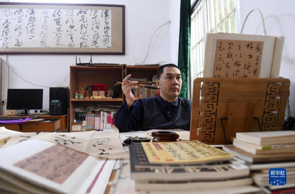 女子被粗大的 巴捣出白浆
