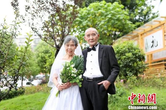 绵阳拍婚纱照_绵阳米粉图片