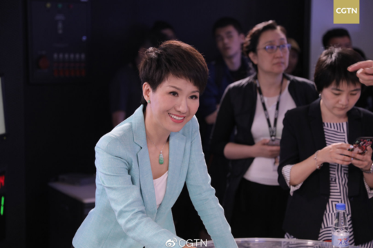 美女露私秘?部位裙底