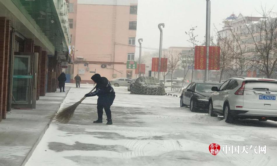 汤芳帝毛阴的生平事迹