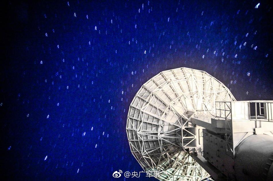 偷拍极品美女裸体浴室洗澡
