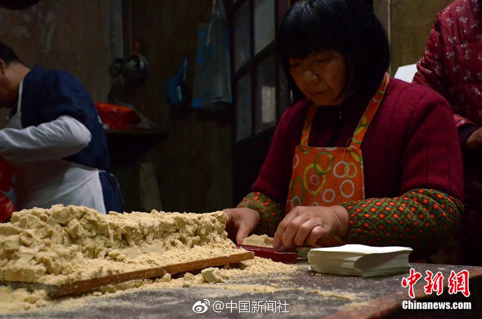 动漫美女被 奶头吸乳羞羞