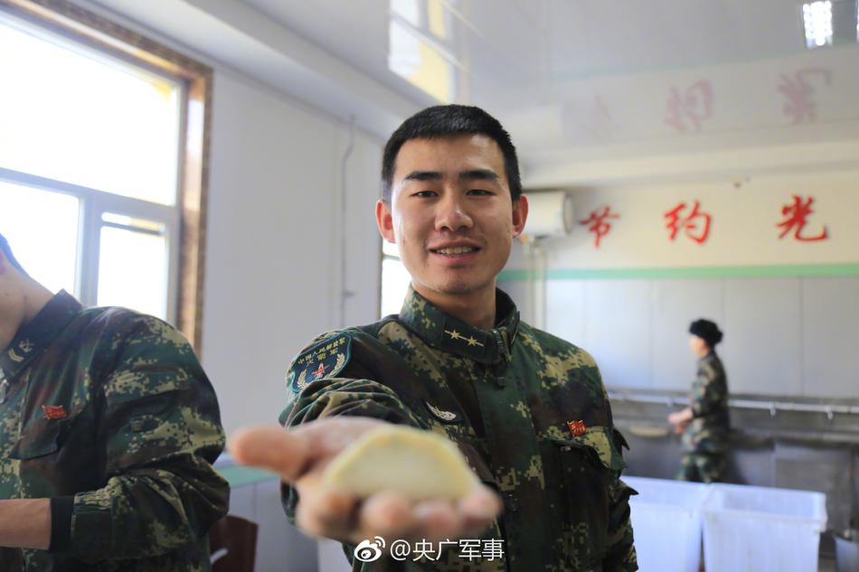 正面偷拍工地女厕201314