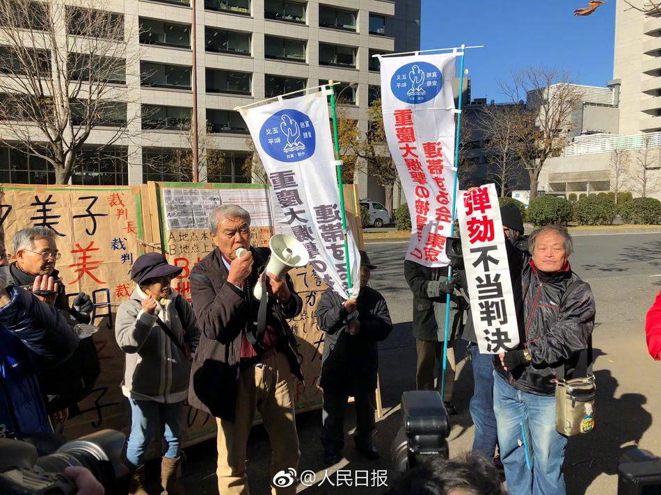 美女露出 让男生玩