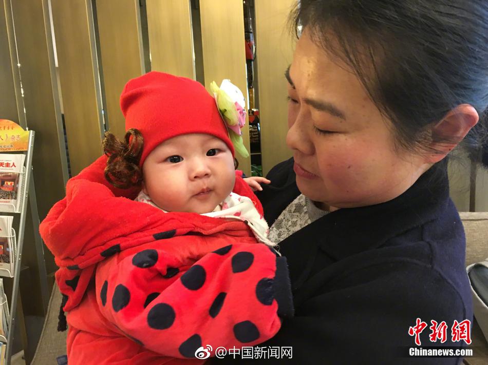 女警吊起来两腿扯开电击