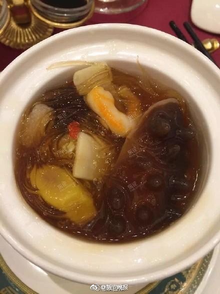 人妻半推半就3p了