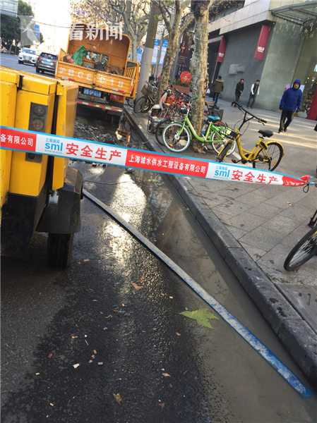 男男脱裤子 小jij鼓起来