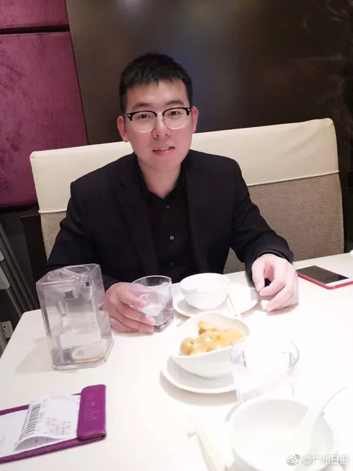 夫妻自拍色情片