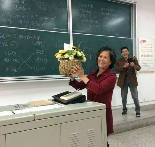 公交车被多人伦 H黄文