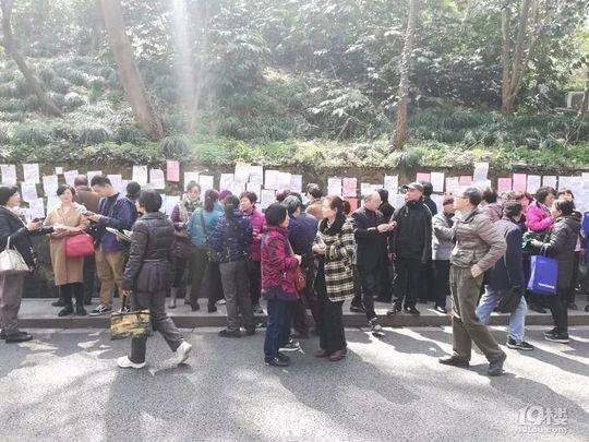 包臀連身裙