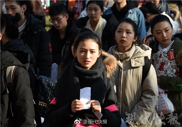 在线播放巜裸体新闻8