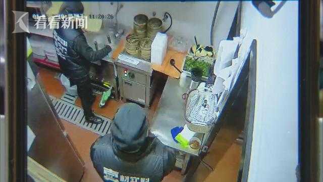 班花趴下让我 了一节课