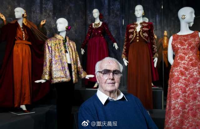 激烈吮乳吃奶嘬奶头
