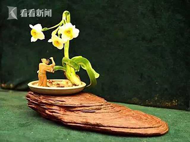 忘穿内裤被同桌摸到爽