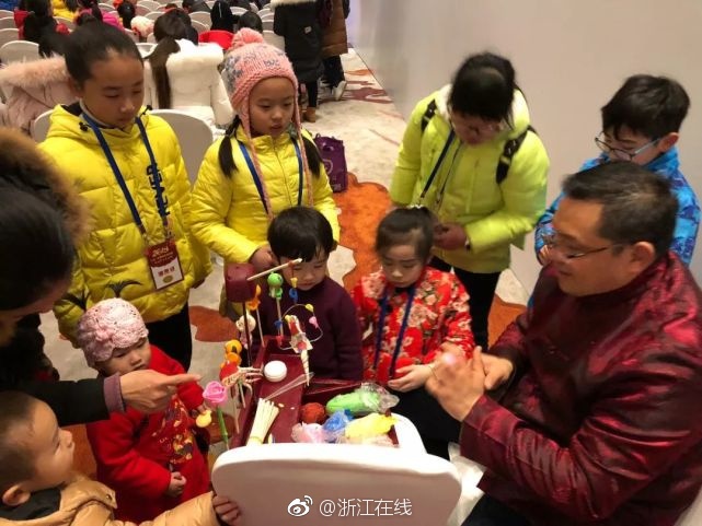 黄瓜自慰喷水在线免费观看