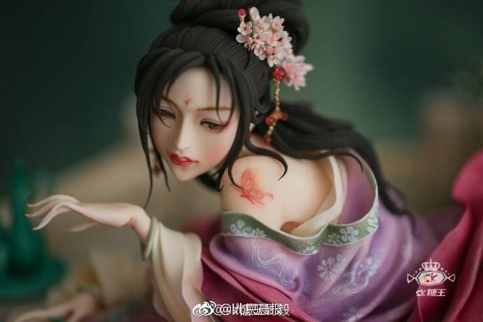 白丝JK裸体被 出水动漫