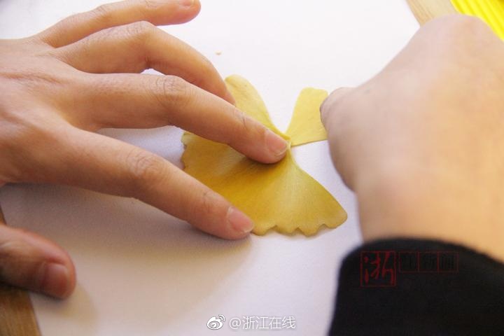 丝袜制服人妻