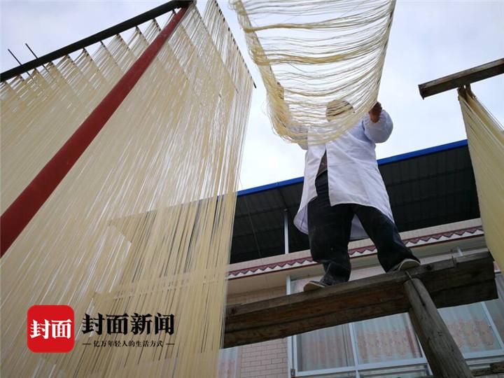 动漫美女被 强行挤奶