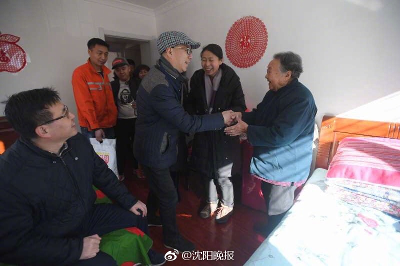 欧美性感丰满多毛少妇