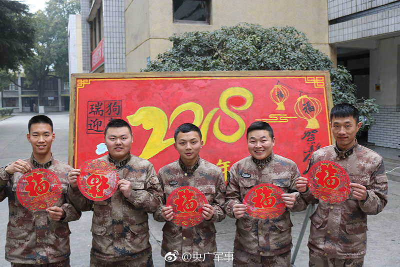 美女扒开尿道