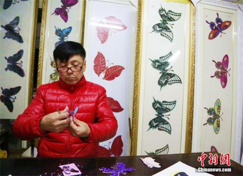 粗大的内捧猛烈进出小雪视频
