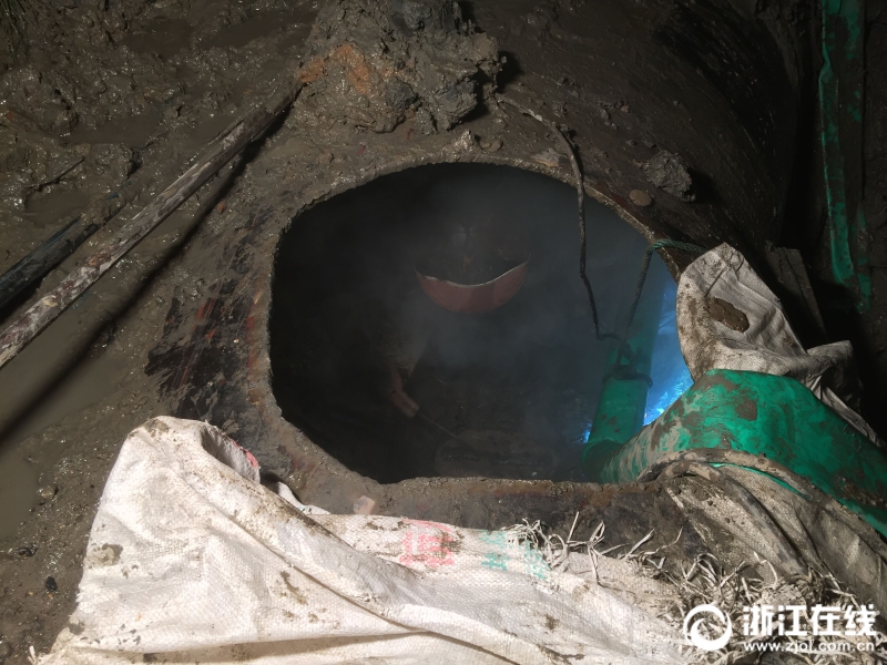 存在(父女)时覆小说情节解析