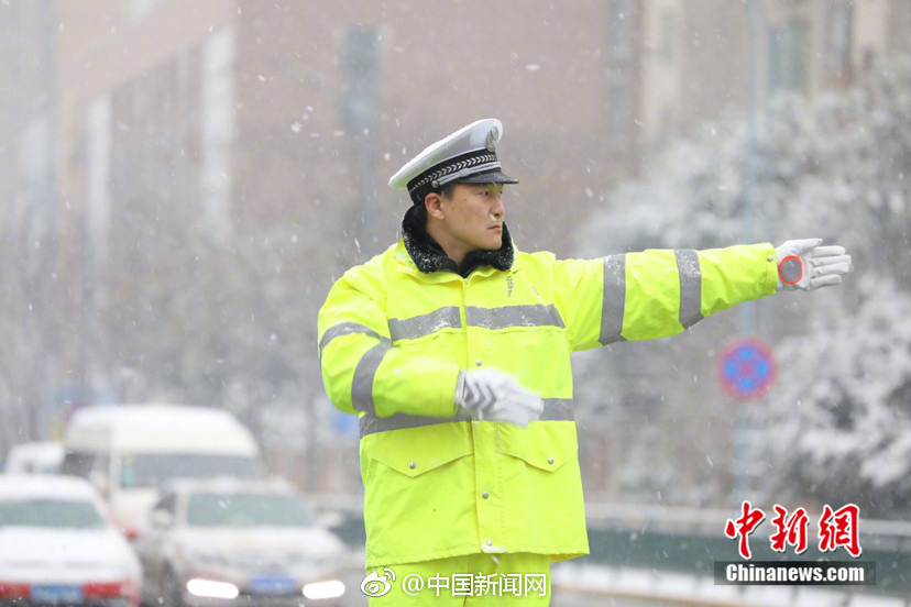 白丝可莉 扒腿爽出白色液体