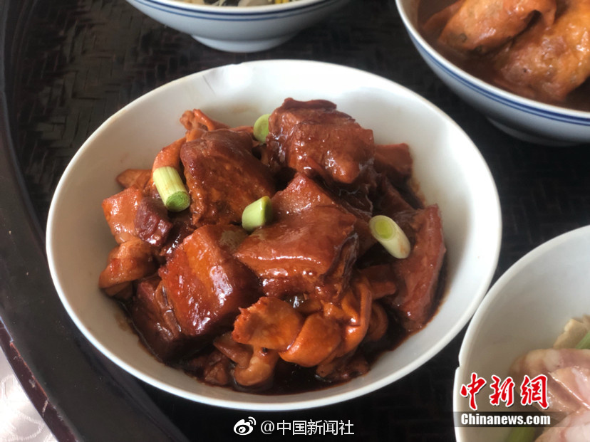 黑人狂躁中国人刘玥刘