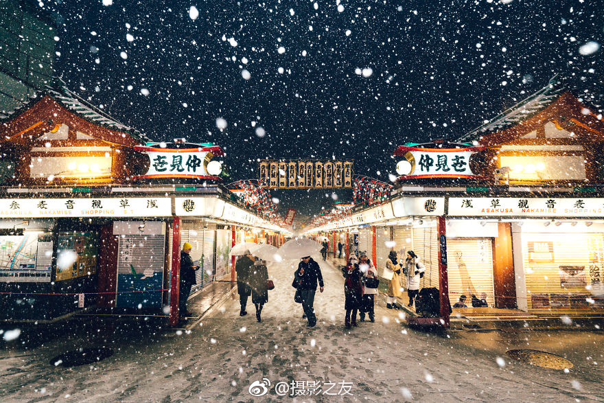 夜店熱舞脫光光