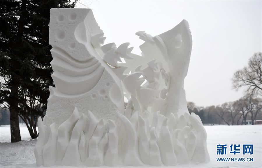 粗大的内捧猛烈进出小雪视频