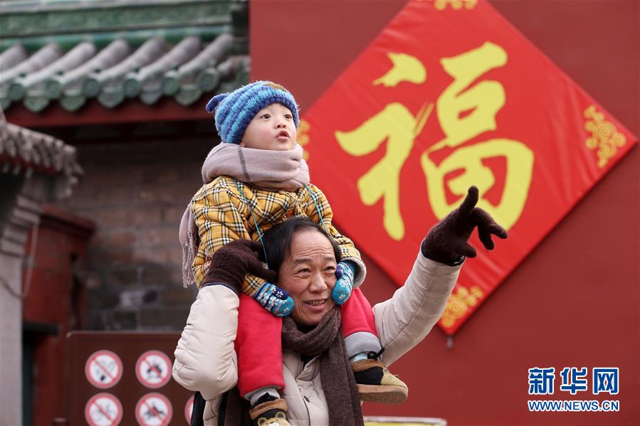 亲嘴泡妞色情