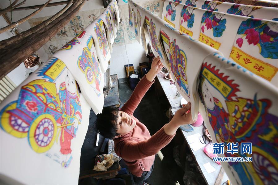 趁女同桌午休摸她奶头