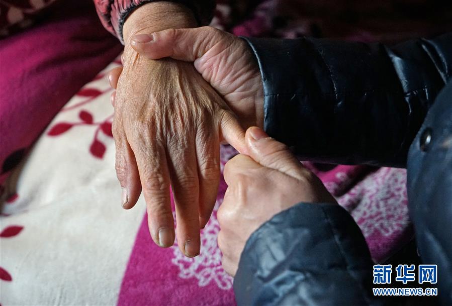 美女露出 让客人玩
