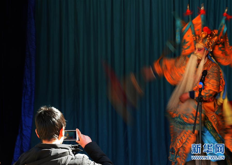 国产农村乱玩老人麻逼视频