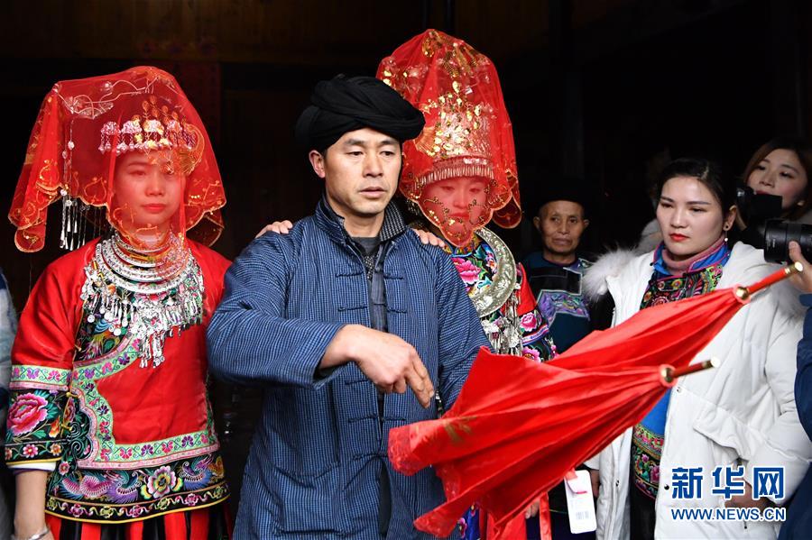 男同桌玩我奶头我j扒我内衣内裤
